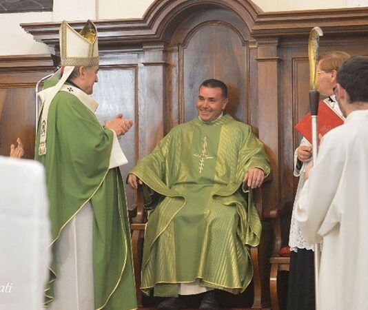Don Giuseppe debutta alla guida della chiesa Madre: “La parrocchia sia modello di testimonianza”
