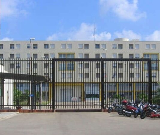 Merce contraffatta e ricettazione, in carcere un ambulante condannato in via definitiva